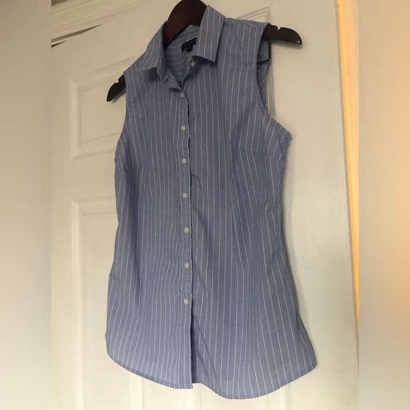 Banana Republic Riley Tailored Pinstripe Sleeveless Blue shirt - Picture 2 of 8